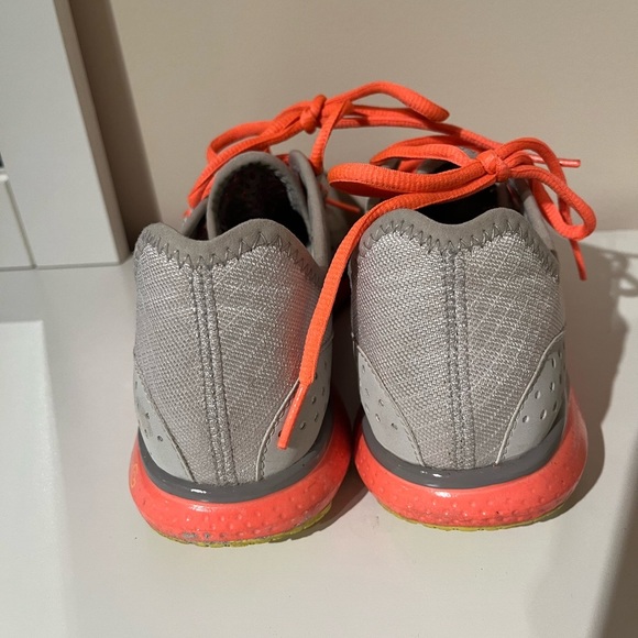 Women’s Size 9 Gray and Pink Under Armour Athletic Shoes - Picture 5 of 7
